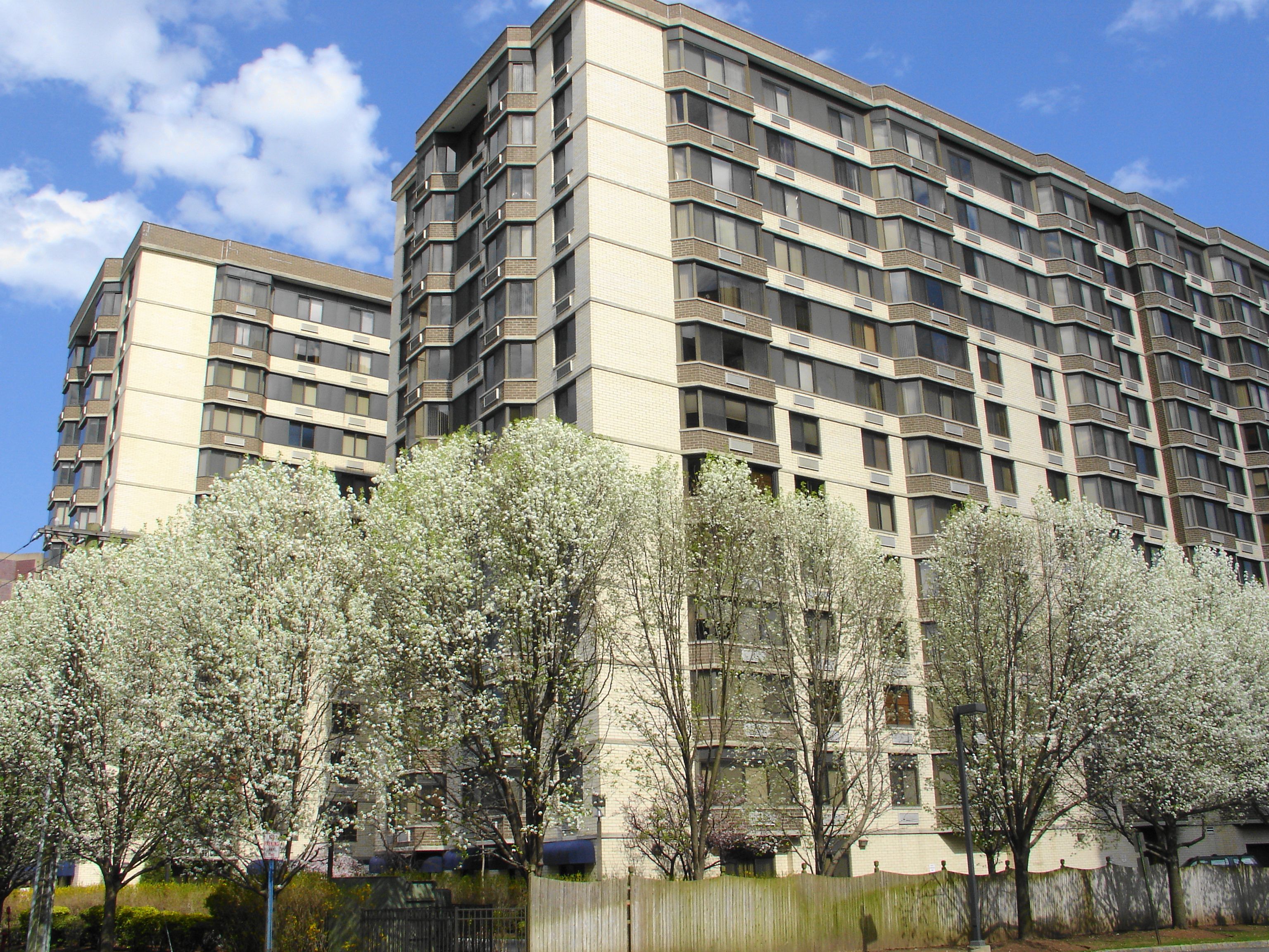 World Plaza Apartments for Rent on Prospect Avenue Hackensack NJ