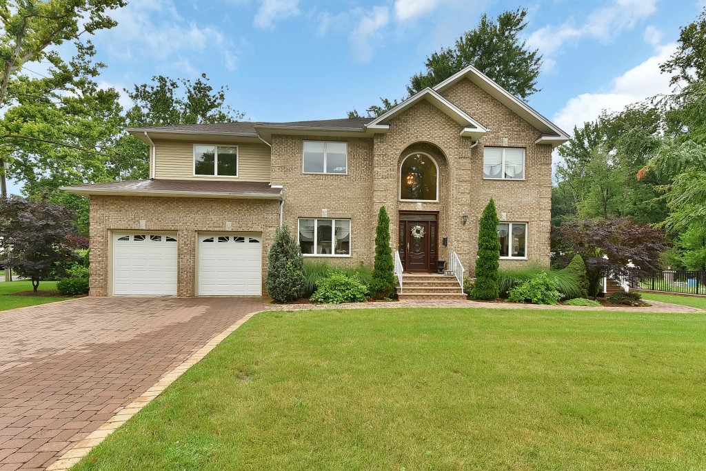 59 Lilac Lane Paramus, NJ 07652