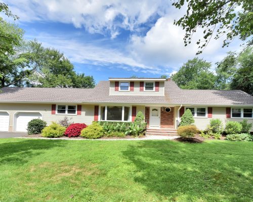 22 Thomas Court Woodcliff Lake NJ